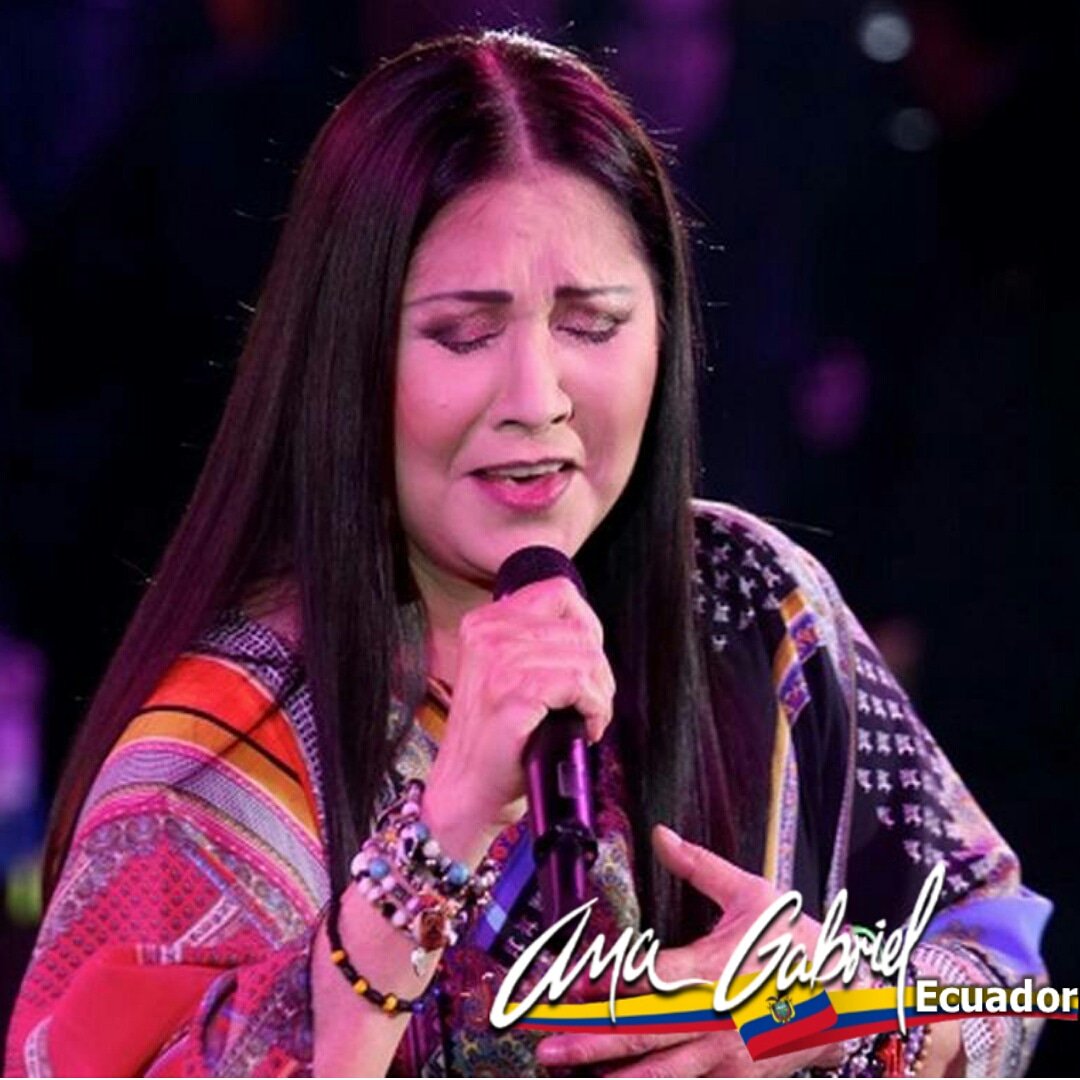 AnaGabriel_ECU's tweet photo. .."Es tu voz que  nos transporta a un Universo donde las distancias no existen".. @ANAGABRIELRL
.
.
#Tbt 2017 #AnaGabriel #RecopilandoAmor #TOUR  #PalenqueDeQueratero #México #CierreDeGira #Latinoamérica  #Photography #EmpresaTapia https://t.co/Bz1J3194z1