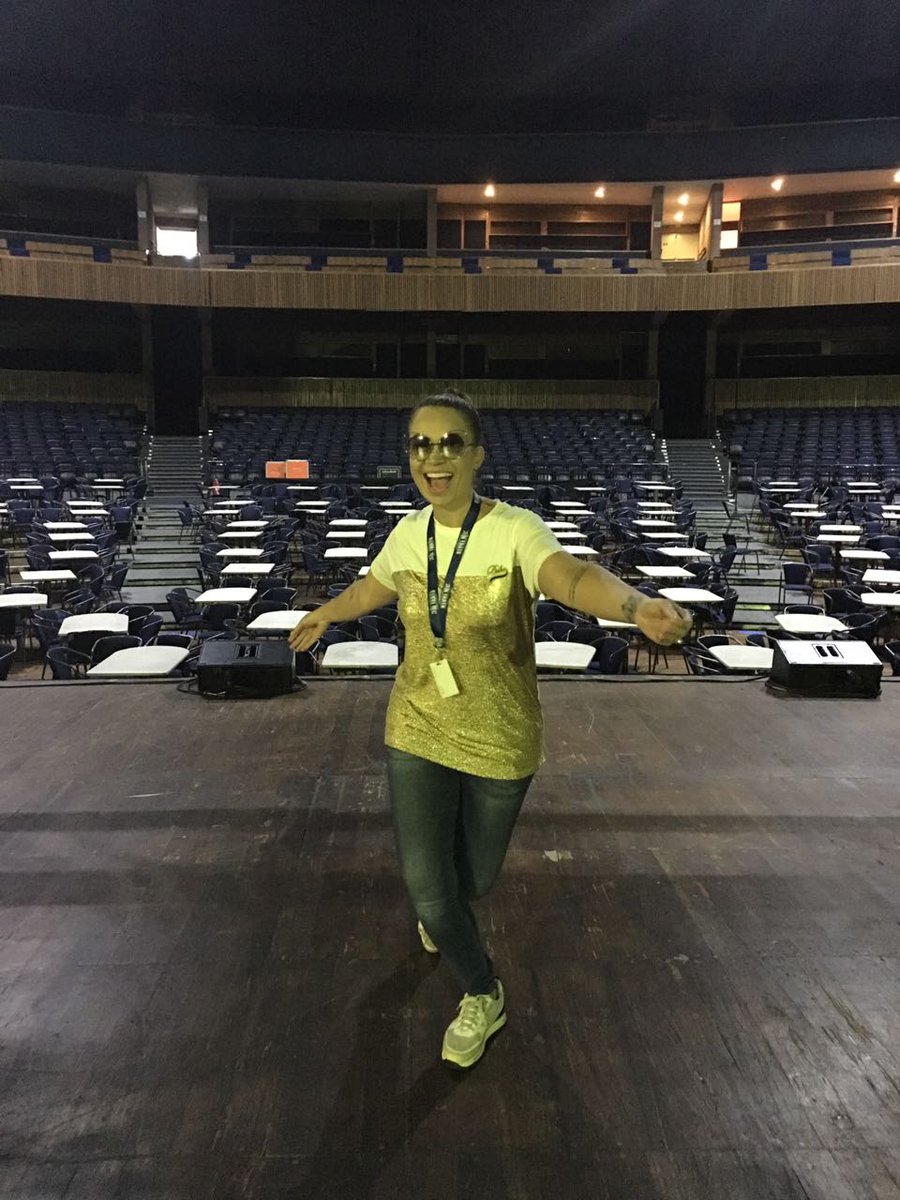 SolangeAlmeida's tweet photo. Meu #TBT é desse dia inesquecível. A primeira visita técnica no Citibank Hall antes da gravação do meu primeiro DVD. #SentimentoDeMulher #SãoPaulo #TourZero2 https://t.co/39TOnGRLW6