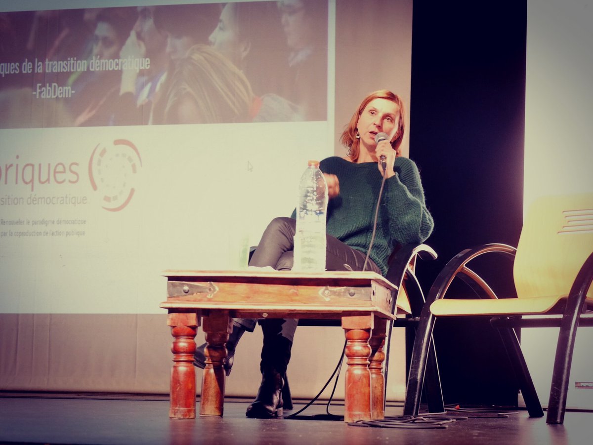 #OED2018 @bellina_irg nous présente les #Fabriquesdelatransitiondemocratique de <a href="/IRGouvernance/">Institut IRG</a> ! <a href="/LaQuincailleNum/">La Quincaillerie Num</a> @GrandGueret <a href="/Retiss_tweet/">Agence Retiss</a> @ericcorreia