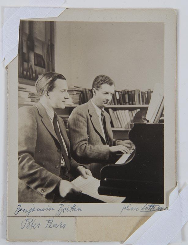 schubertiadellc's tweet image. The brilliant creative partnership of #BenjaminBritten and #PeterPears is captured in this original photo by Lotte Jacobi. ow.ly/y3Kp30iWNU2