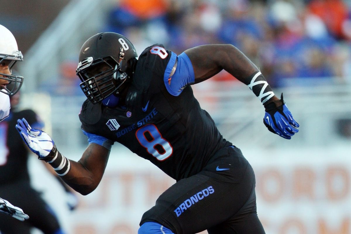 TankLawrence's tweet photo. Been turning the corner since the @BroncoSportsFB days. #TBT #CleanestUniforms https://t.co/fCLqF9MMja