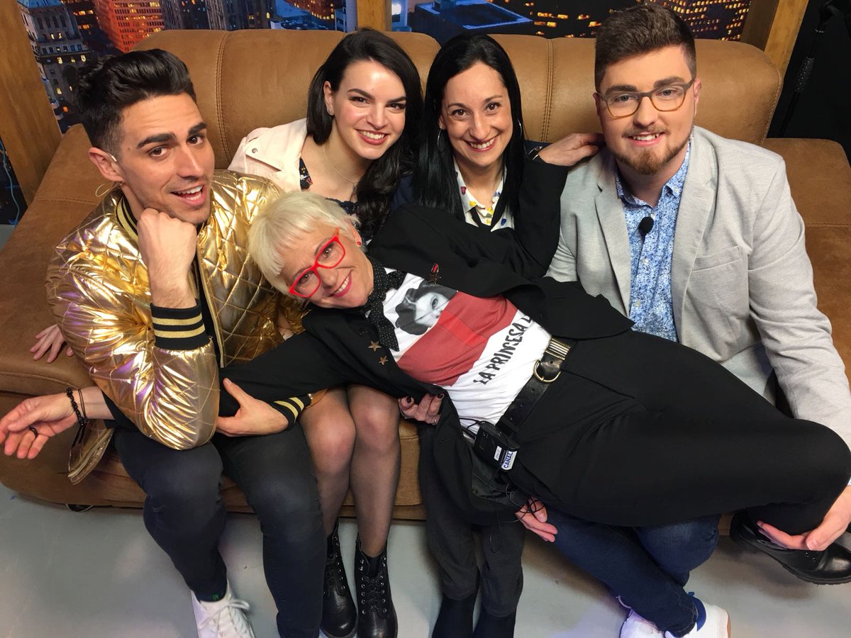 LorenaCallau's tweet photo. #lorenacallau al programa Ebre Night Show del @canalte . Moments divertits amb la secció masculina de la maleta Tapersex
Et recomano mirar tot el programa però si vols veure'ns directament busca el minut 1:42:40 
https://t.co/eblEXmnLEX https://t.co/piwCqqNeid