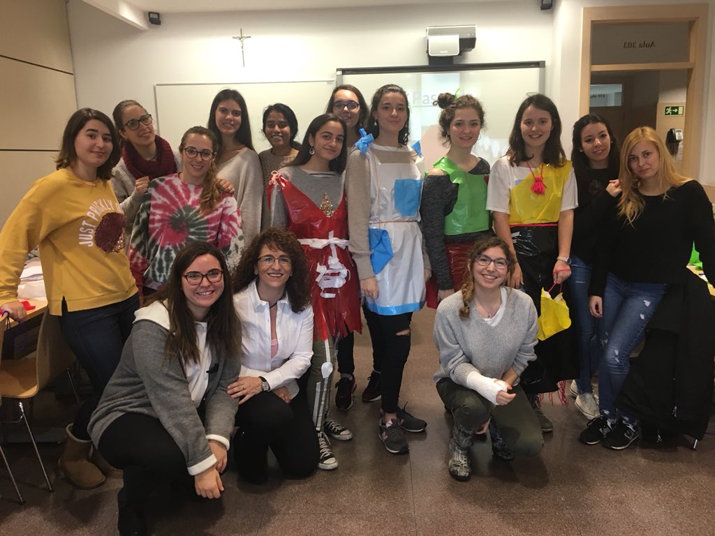 Teresaa22's tweet photo. Taller muy interesante de escuelas creativas con @aitziaguirre #EECC #ComillasMadrid https://t.co/kWRfpleQcM