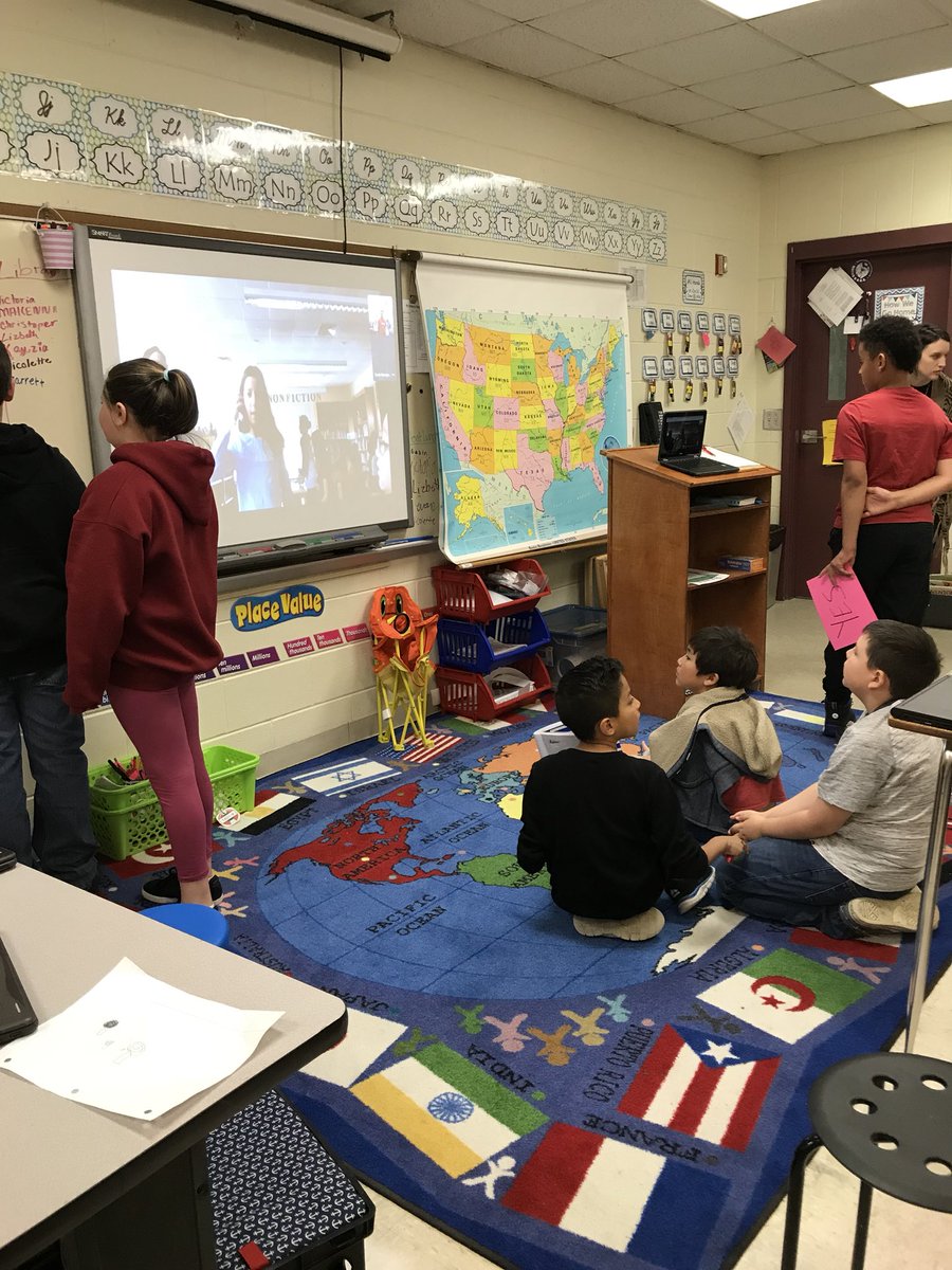 cbcoker714's tweet image. Students in @forsberg_323 class participating in a Google Hangout with a class in CT! #SRIExplores #bcsdtechicm
