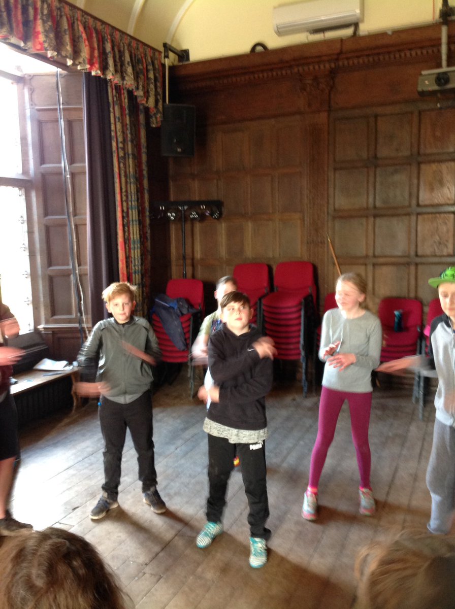 mbk_y6's tweet photo. Sheep Squad getting into the groove #dancemania https://t.co/iTfk906bbA