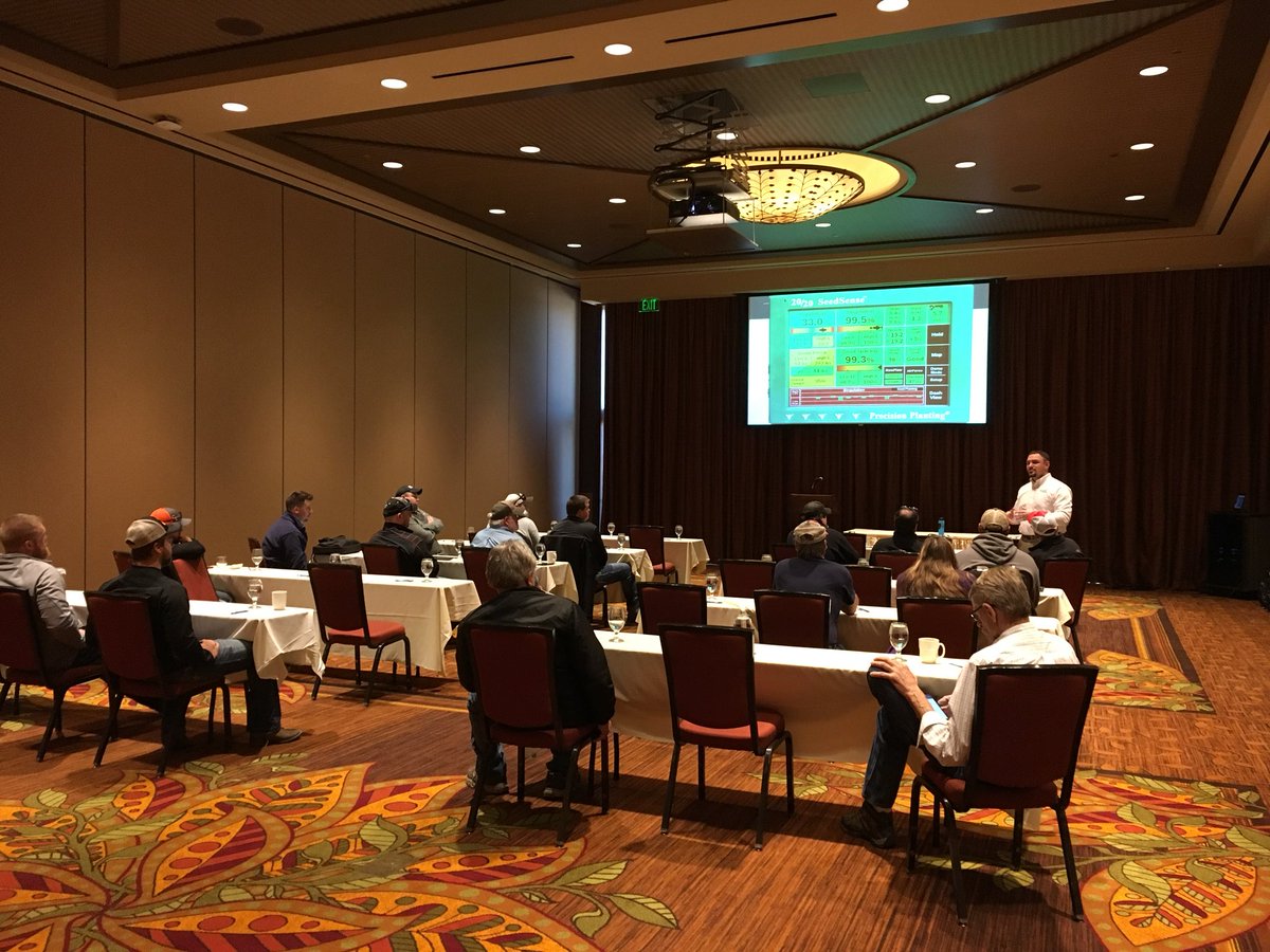 FSNextGenAg's tweet photo. St. Patrick’s day edition of our 20/20 grower meetings. Great turn out today to learn about increasing efficiency and profitability through on planter pass. @Insight_FS @PrecisionMike82 @precision_plant https://t.co/pUDtxvI806