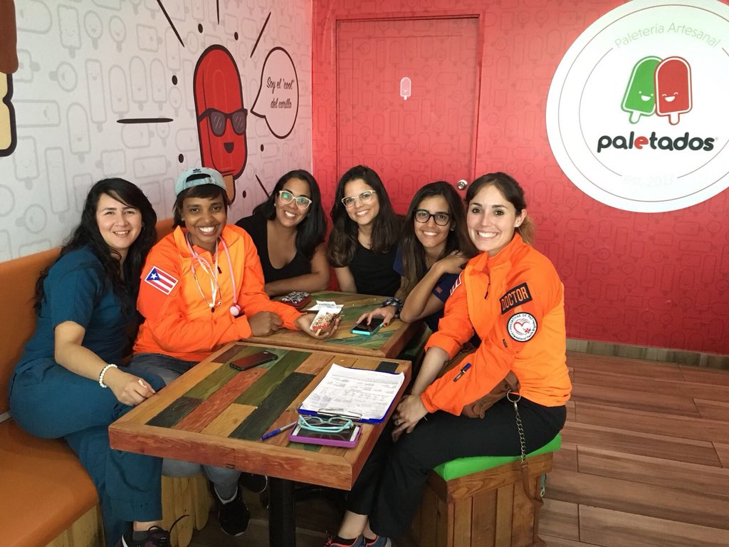 micheLasipelao's tweet photo. Yo creía que no quedaba gente desinteresada y que hiciera las cosas de ❤️ en esta isla pero, la encontré y ahora tengo el privilegio de trabajar con ella #iniciativasdepaz #healthbrigade #PuertoRico https://t.co/ryh9ScDo3K