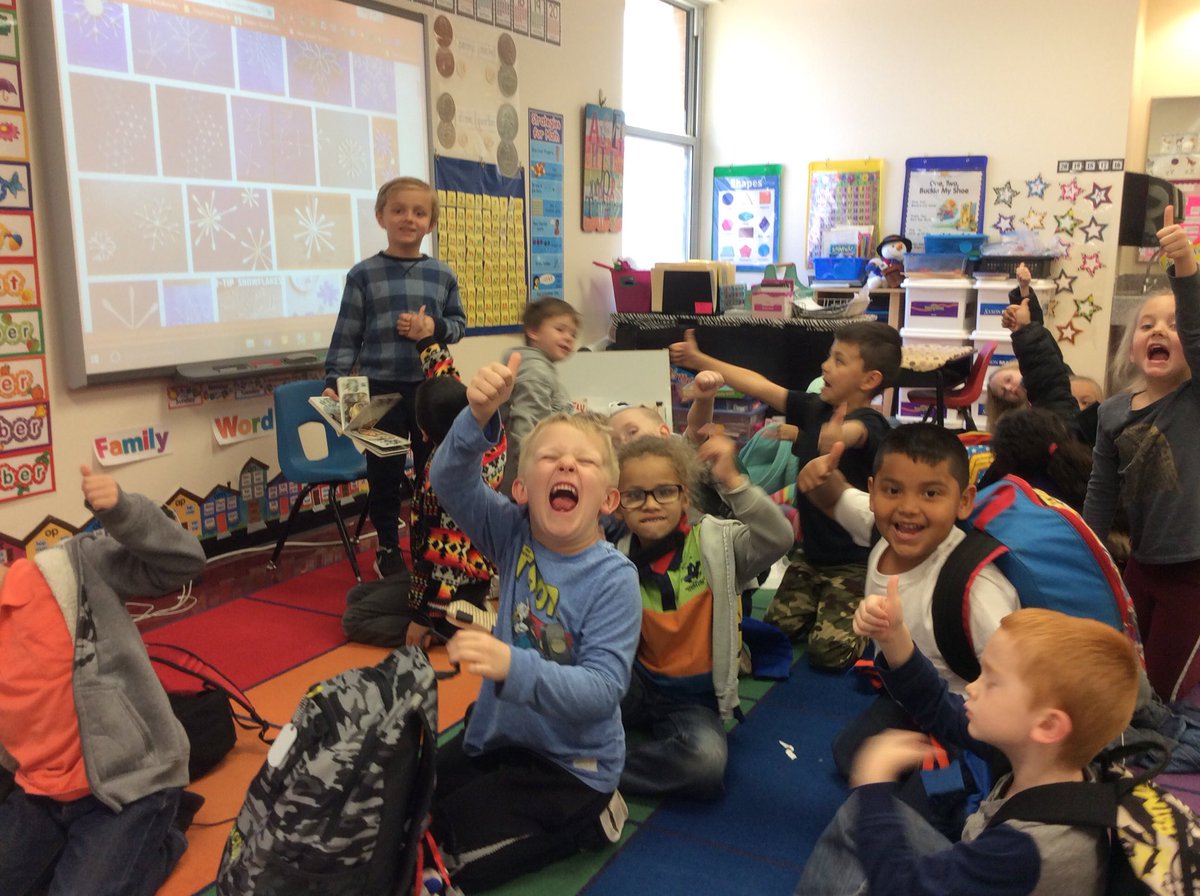 kinderharl's tweet photo. Three Snow Bears STEAM  Thumbs up for this great book!  #nes123. #cpsreds. @GauntTonya https://t.co/kGrZFyz4he