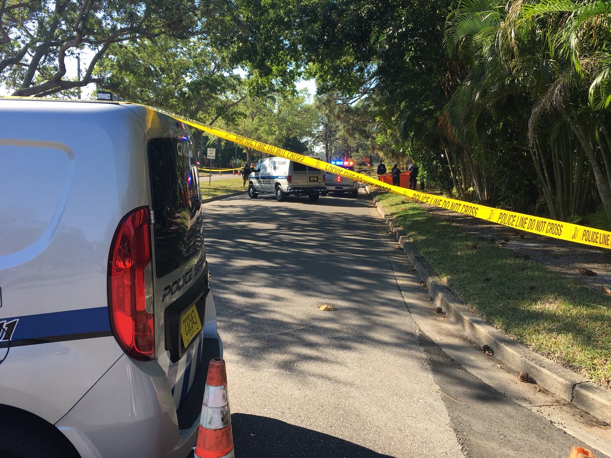 srqtv1's tweet photo. Death investigation in affluent neighborhood in the city of Dennis #SendTo10 https://t.co/tkQYTC0FYz