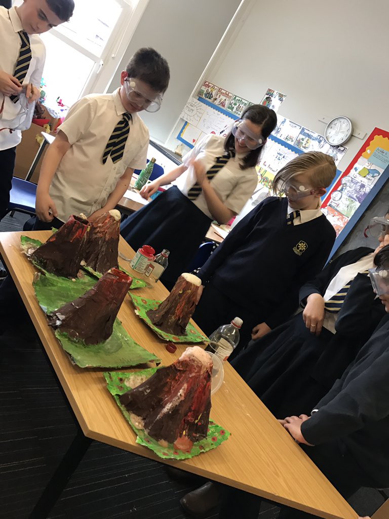 St_monicas_prim's tweet photo. #stinkyscience #vinegar #bakingsoda #chemicalchanges #p7 https://t.co/kEQCSNQKZo