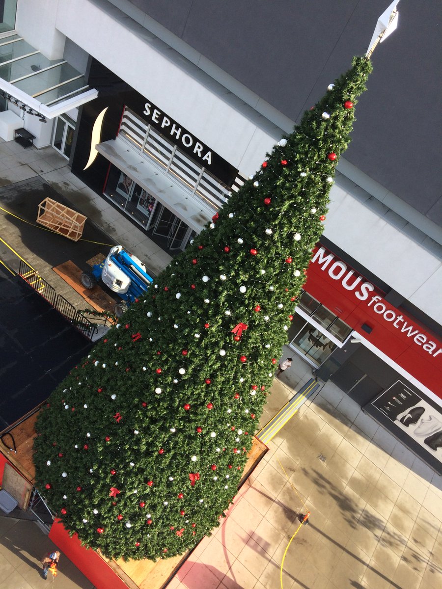 ExhibitsBold's tweet photo. #TBT #Xmas at High Street Mall #Abbotsford, view from the boom lift.  Each year we set up the tallest tree in the lower mainland and Santa's hut.  What can we do for you? https://t.co/IDwWtu51FC
