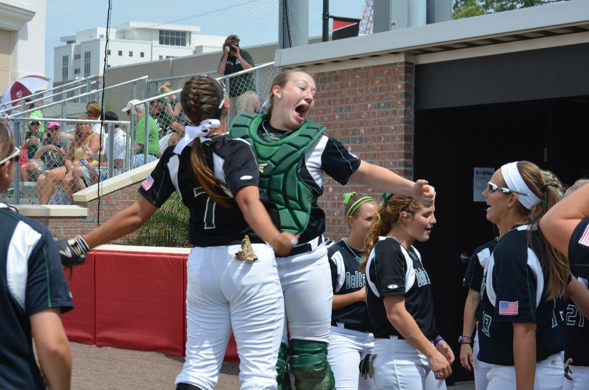coachbeall07's tweet photo. The team that made history, forever one of my favorite memories! 💚♻️ https://t.co/kQkome7kns