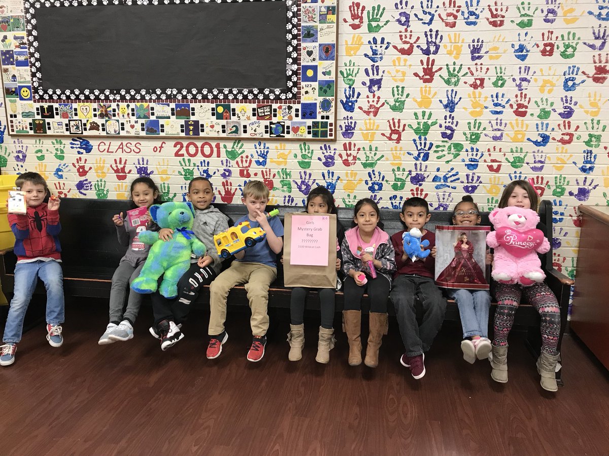 KESElementary's tweet photo. Mrs Fox-Smith and Mrs. Whicker’s students spending their cat cash in the ROAR store. Celebrating excellent behavior at KES ❤️🐾❤️ https://t.co/uJcqlxOjoL