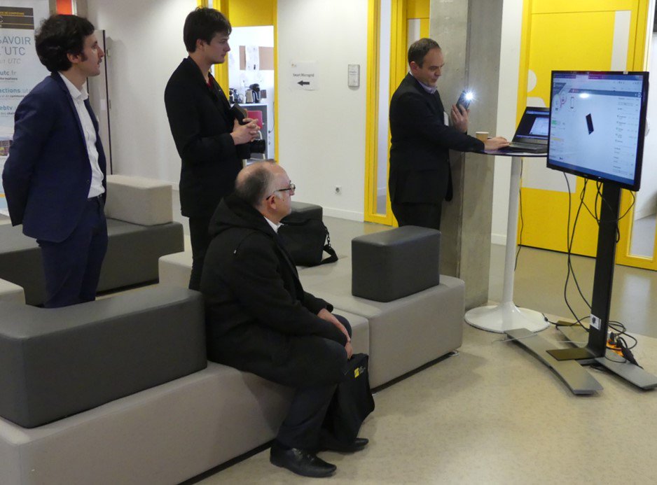 PTC_France's tweet photo. Demos in action @utcompiegne #PARTNERS40 #AR #Connectivity #MobileDemo https://t.co/JQg3tFincy