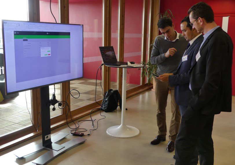 PTC_France's tweet photo. Demos in action @utcompiegne #PARTNERS40 #AR #Connectivity #MobileDemo https://t.co/JQg3tFincy