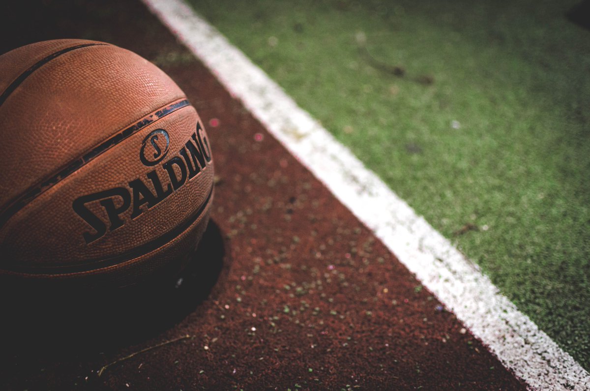 Happy first day of #MarchMadness 🏀🏆

Dancing mascots, glass slippers, buzzer beaters, and One Shining Moment in San Antonio to cap it all off. WE LOVE MARCH!