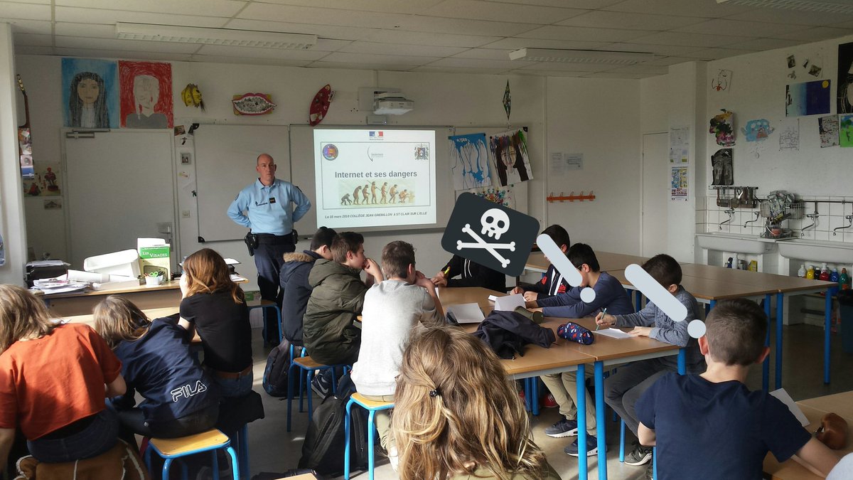 CdiGremillon's tweet photo. Lutte contre les dangers et les pièges d'internet avec la Gendarmerie pour tous les 4e @CollgeGrmillon1 #CNTECH #GendarmerieNationale #luttecontreleharcelement #saintclairsurlelle https://t.co/IRw6jHTz95