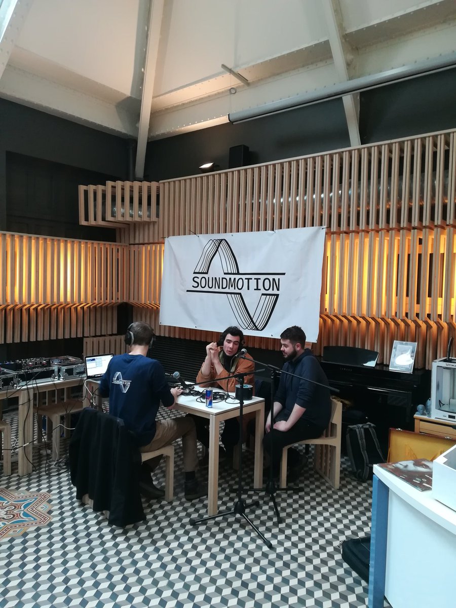 DAC_Versailles's tweet photo. Festival electrochic #VGP #theatremontansier #l'onde : session de la Webradio #deepkulture à l'atelier numérique #versailles https://t.co/FZMuySfnt7