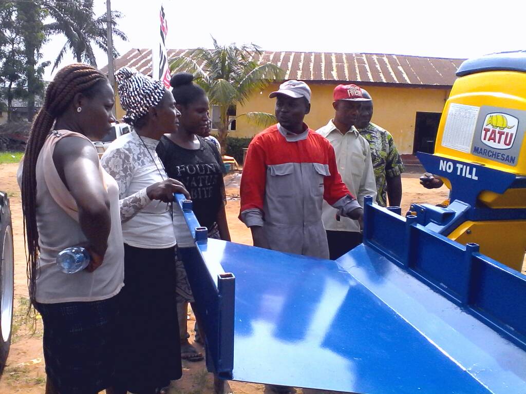 DizengoffNIG's tweet photo. Here is what would make cassava farming so cool!
Meet our Cassava Planter.
#imoopenday
#agricbusiness
#cassavaplanter
#Farmingiscool
#farmingmadeeasy
#dizengoffnig https://t.co/AKkN8qXt6N