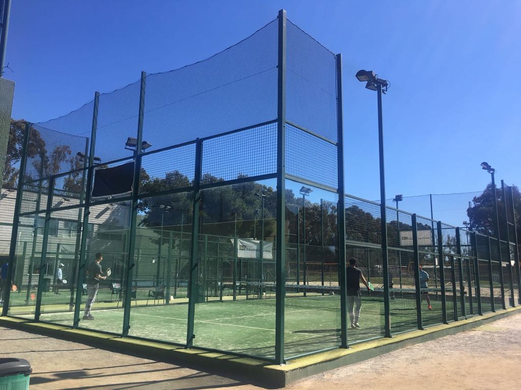 Inslessalines's tweet photo. Comencem nou trimestre i els alumnes de 2n de #TAFE de #LesSalines comencen la unitat didàctica de Pàdel. #SempreEnForma #Esport #FPPrat #elprateduca https://t.co/0DLQteVj6V