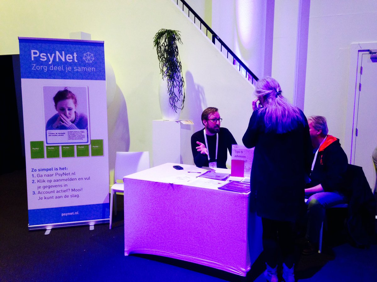 karinhagoort's tweet photo. Een levendige workshop, mooie gesprekken bij de stand, gedichten van huisdichter Maarten. Kortom #PsyNet op congres #socialeinclusie is geslaagd! Bedankt @nieuwewegenggz @EliesVonk @Incluzio https://t.co/00KLNsPIlB
