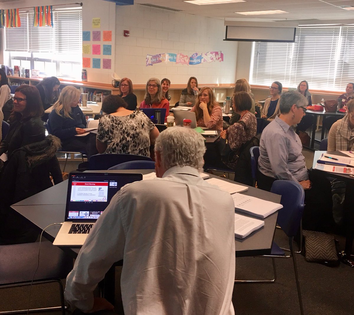 AmericanReading's tweet photo. Starting off the day in the #GreatMidwest. @ReadDRjwilhelm is challenging the group to design a roadmap for #TransformativeLiteracy #ARCPD https://t.co/6dgvTKOQPL