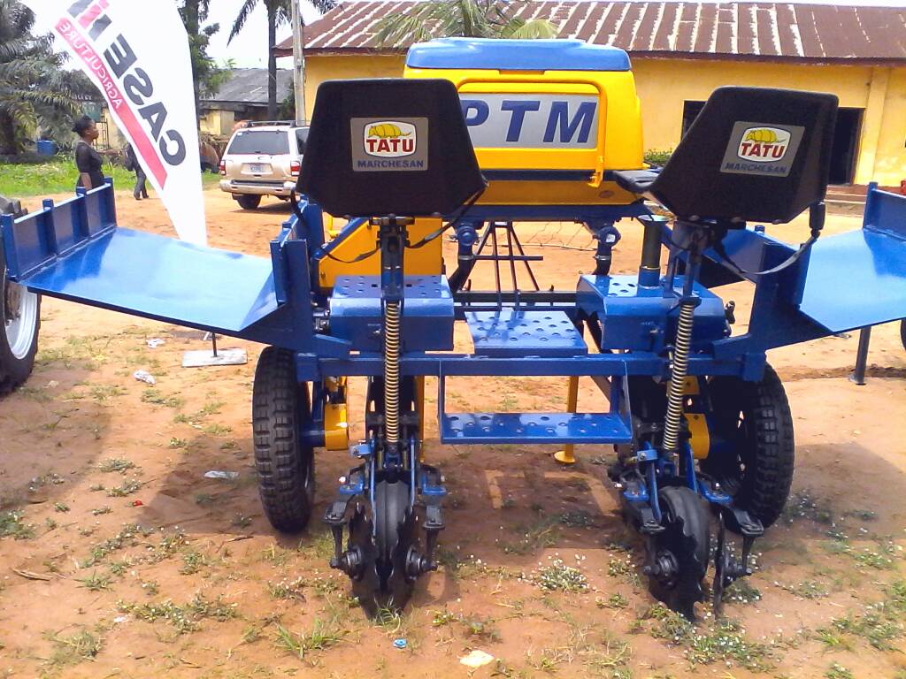 DizengoffNIG's tweet photo. Here is what would make cassava farming so cool!
Meet our Cassava Planter.
#imoopenday
#agricbusiness
#cassavaplanter
#Farmingiscool
#farmingmadeeasy
#dizengoffnig https://t.co/AKkN8qXt6N