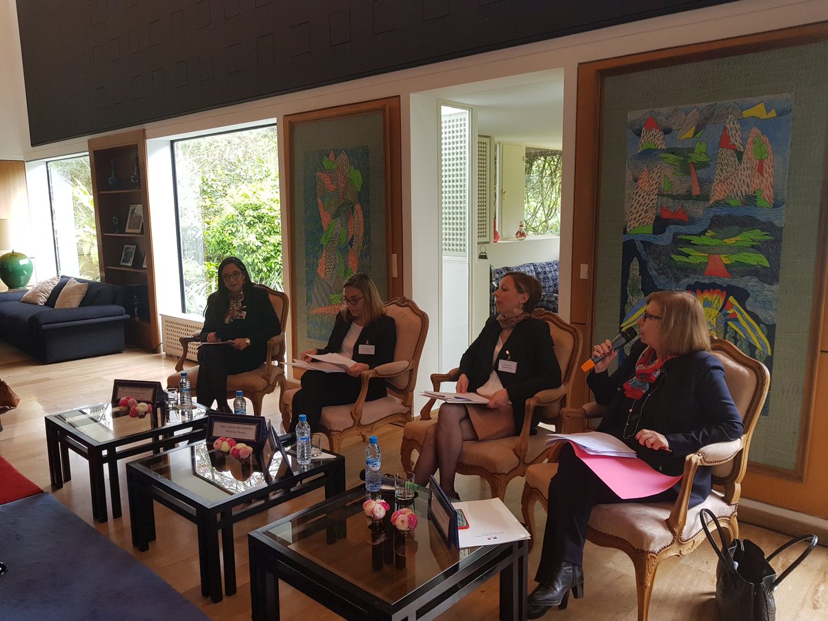 YasmineBENAMOUR's tweet photo. Live. Rencontre sur l'entreprenariat féminin - Etat des lieux, motivations, ambitieux et enjeux. @AmbaFranceMaroc #ccef #Femmes https://t.co/vh7Fk8apBs