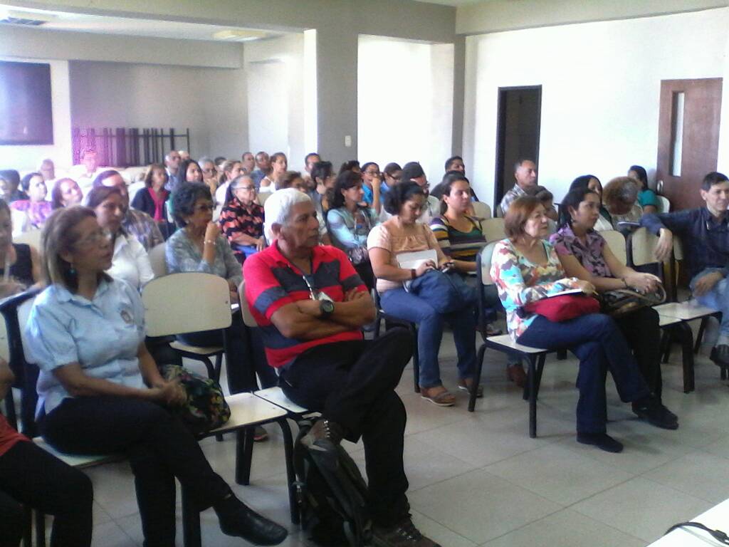 hazenstaub's tweet photo. AHORA!!! Asamblea de docentes en @unefa_ve CARABOBO, atendiendo a nuestros docentes universitarios!!! Amor con amor se paga!!! Vamos a construir la organización de profesores universitarios UNEFISTA!!, Incorpórate!! Participa!! Organizarte!! Se parte de nosotros!! https://t.co/ddnP1QVvXT