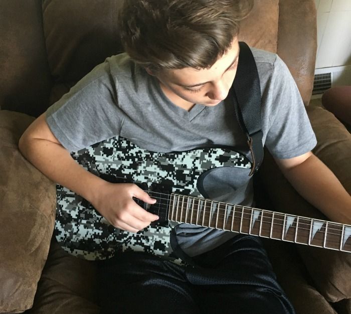 The teen years are hard!! These tips can help your teenage son's confidence. bit.ly/2FlmPed