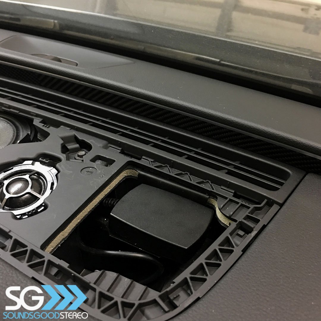 caraudiosouthfl's tweet photo. Audi S7 + K40 Radar-GPS antenna found its home in the dash. It's like Audi knew the owner needed @k40electronics in their life :) Be sure to follow us @soundsgoodstereo as our next build is something you will not want to miss!#k40electronics #audi #S7 #radardetector #laserjamme https://t.co/in57w5PYEg