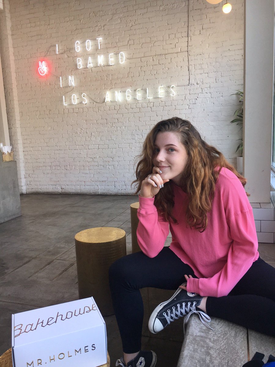 TheMixtapesNYU's tweet photo. Hey guys!!! PJ here! Today I’m taking #MixtapesSpringBreak all the way to Cali, the City of Angles baby! Keep checking our insta and snap stories to follow me on my day in LA 🌈✨ https://t.co/nY23q5OAmo
