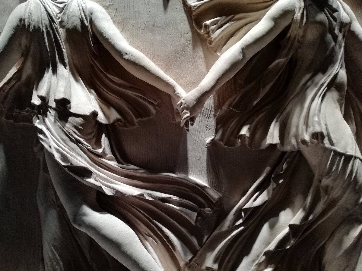 WandrillePotez's tweet photo. Ce relief néoclassique de Chinard, récemment passé à @Drouot nous émerveillait encore par sa grâce et son infinie délicatesse chez #DanielKatz 👌 https://t.co/vcxAHLCqwN