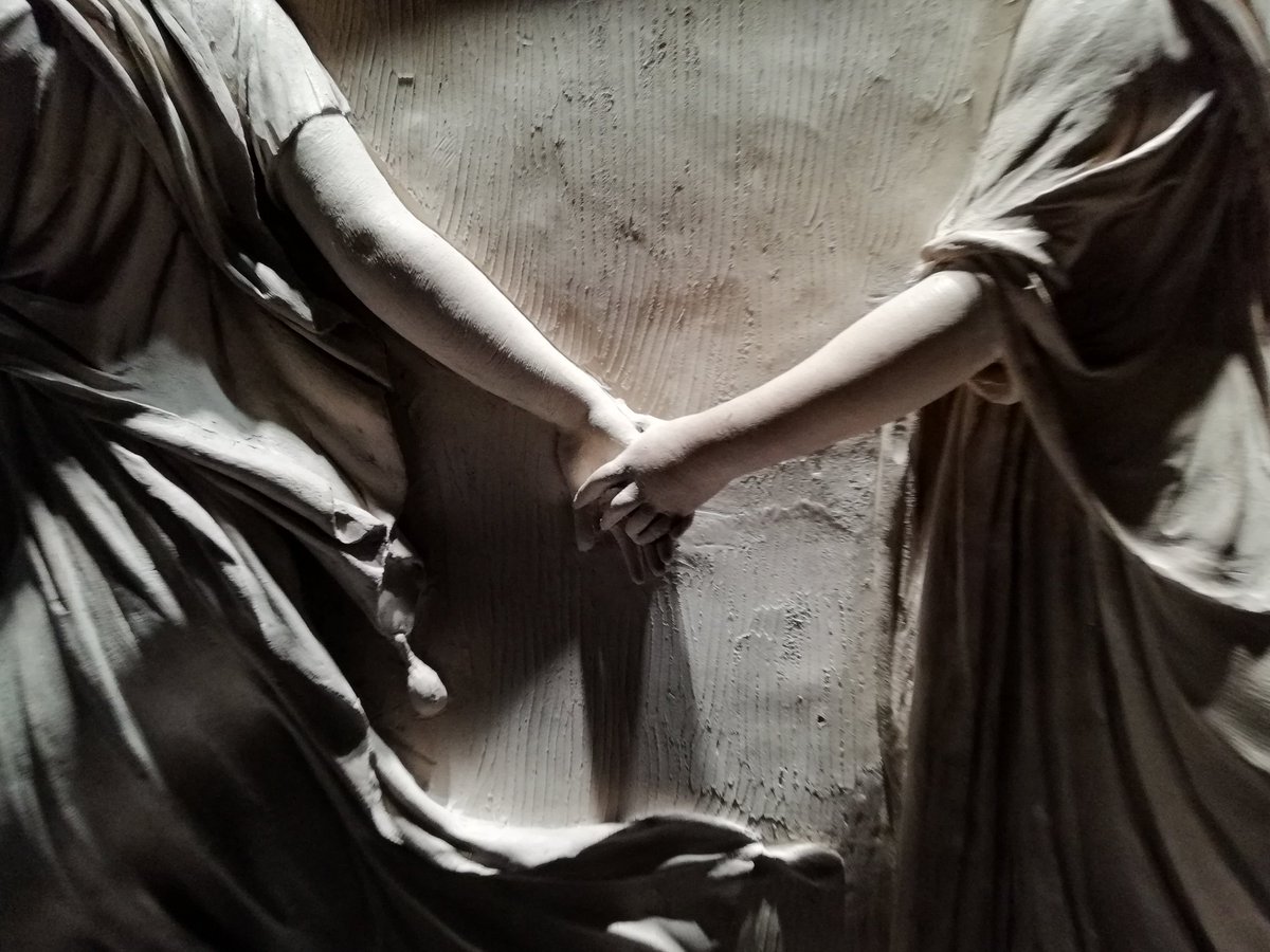 WandrillePotez's tweet photo. Ce relief néoclassique de Chinard, récemment passé à @Drouot nous émerveillait encore par sa grâce et son infinie délicatesse chez #DanielKatz 👌 https://t.co/vcxAHLCqwN