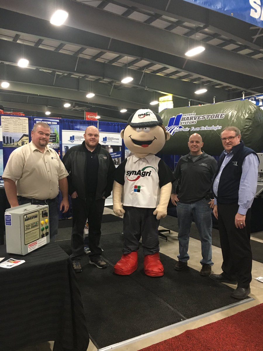 HuizengaHenk's tweet photo. #Harvestore team @mcleancurtis,Jeremy Ley, Mascot, Jonathan Knight , Henk Huizenga https://t.co/foolt68D0i