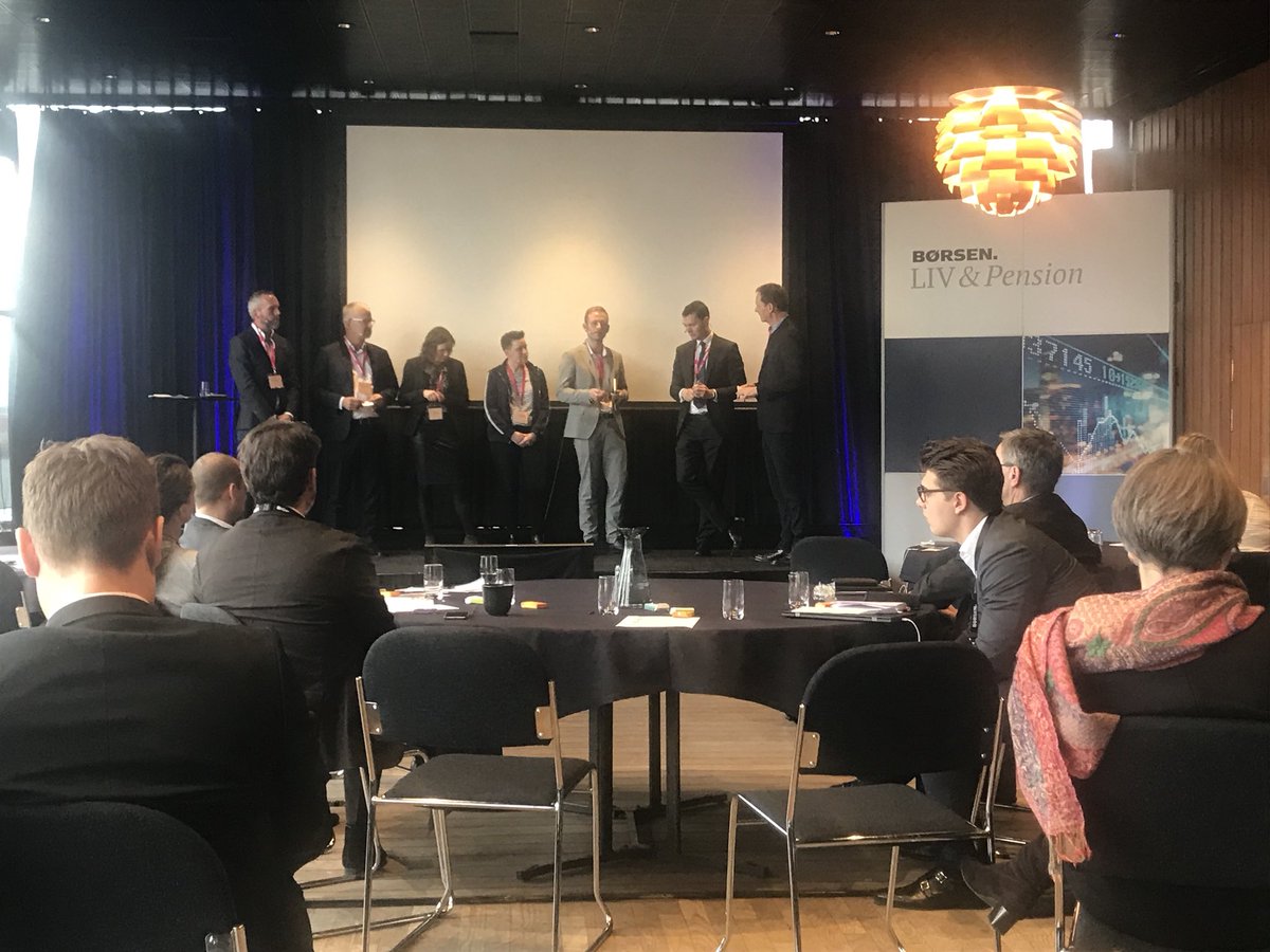 molumad's tweet photo. Børsens deltagere i paneldebat på årets liv og pensionskonference er alle enige. Selskaberne har sovet længe, når det gælder digitalisering og kundefokus. Der skal ske noget. #børsen #dkpension https://t.co/2KapNSpyDK