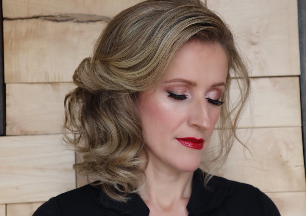 PicasoStudios's tweet photo. “Elegance is a beauty that never fades”. This stunning mother-of-the-Bride!

Hair: Senior Stylist/Bridal Specialist Cathey Salerno
Makeup: Artist Sandi

Call Us To Make Your Next Appointment!📞
(905)-851-9106

#picasostudios #bridal #motherofthebride #makeup #hair #vaughan https://t.co/V57SHzHfQK