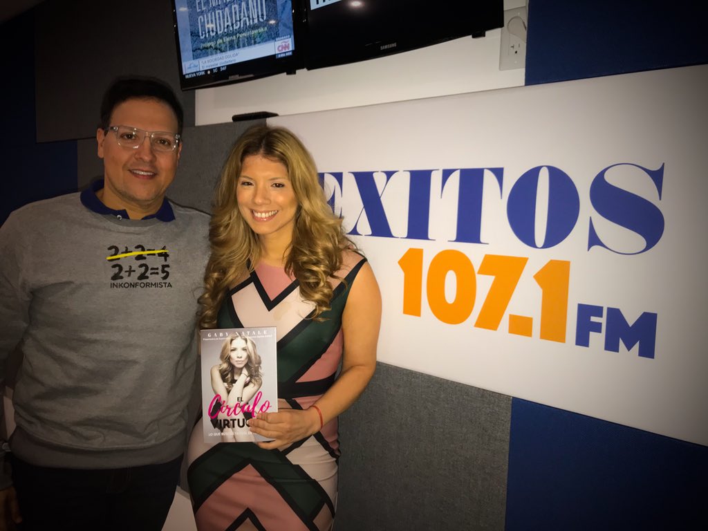 GabyNatale's tweet image. ¡Gracias @Raultvgonzalez y al equipo de @Exitos107 por la entrevista esta mañana sobre mi libro #ElCirculoVirtuoso de @HarperCollinsEs y el evento #25Poderosas de @peopleenespanol !#PoderosasLive