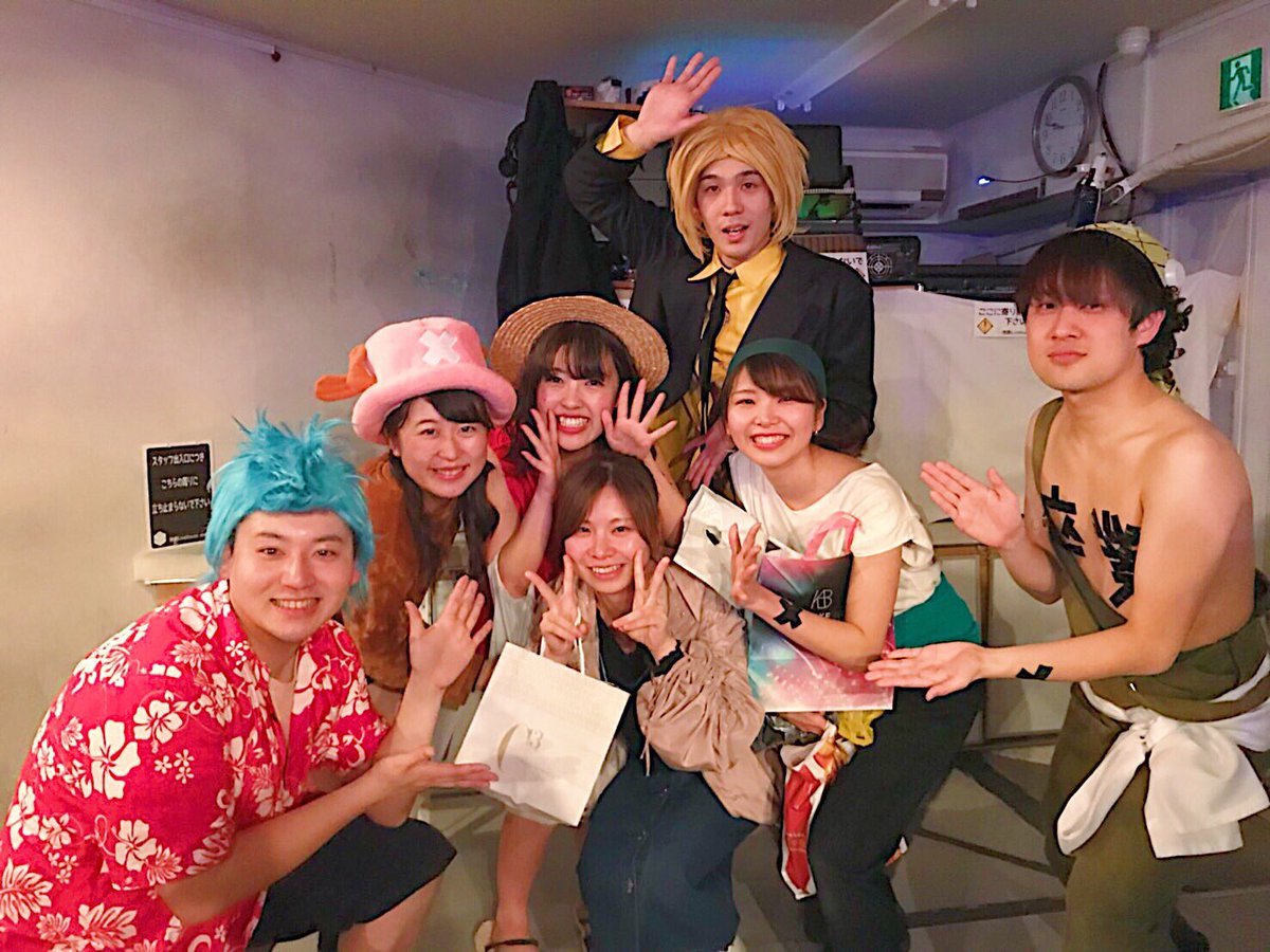omusubiyade's tweet photo. 🌈ラストライブおわり🌈

③みんなにありがとう！
・当日めっ���ゃ手伝っていただいたくまちさんとほーりー
・初ライブ50fseからずっと応援してくれてたえりなちゃん
・会場に残ってくれていたみんなと集合写真！
・みんながバツをかいてくれていた😭

みんなほんとーーーにありがとう！！ https://t.co/62Y6KEs5if