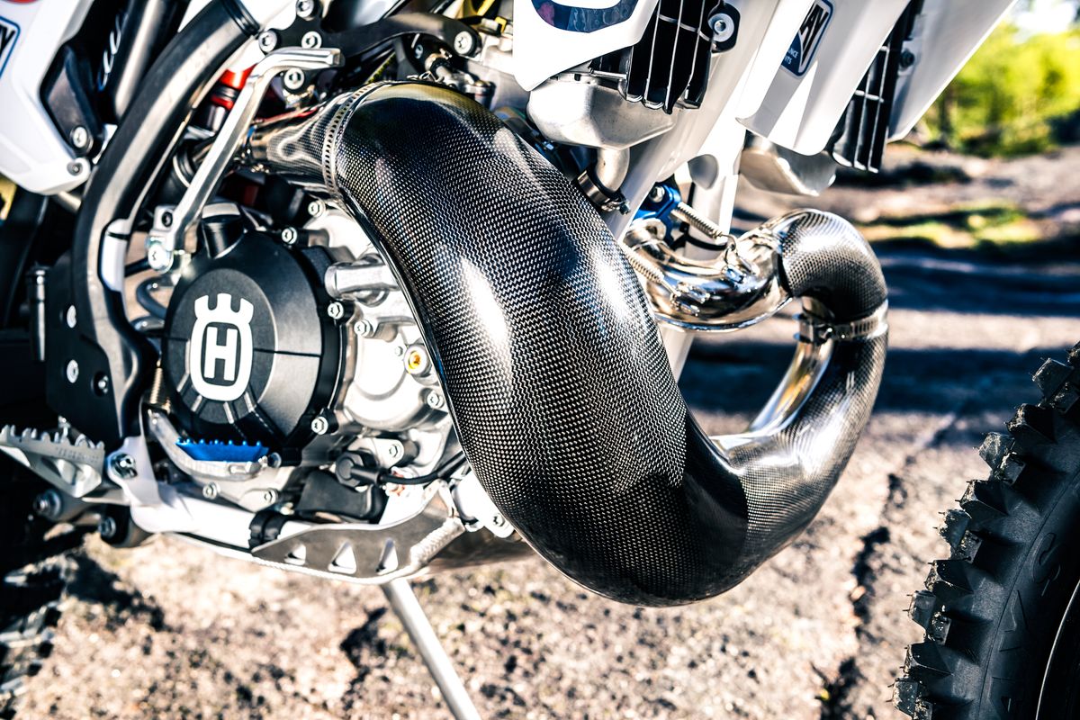 The featherlight carbon pipe guard provides maximum service life to your exhaust. Ideal protection against roots, branches and objects that jump in your way.

Available at your authorized Husqvarna Motorcycles dealer.

#HusqvarnaMotorcycles #OriginalPioneer #HuskyTechAccessories