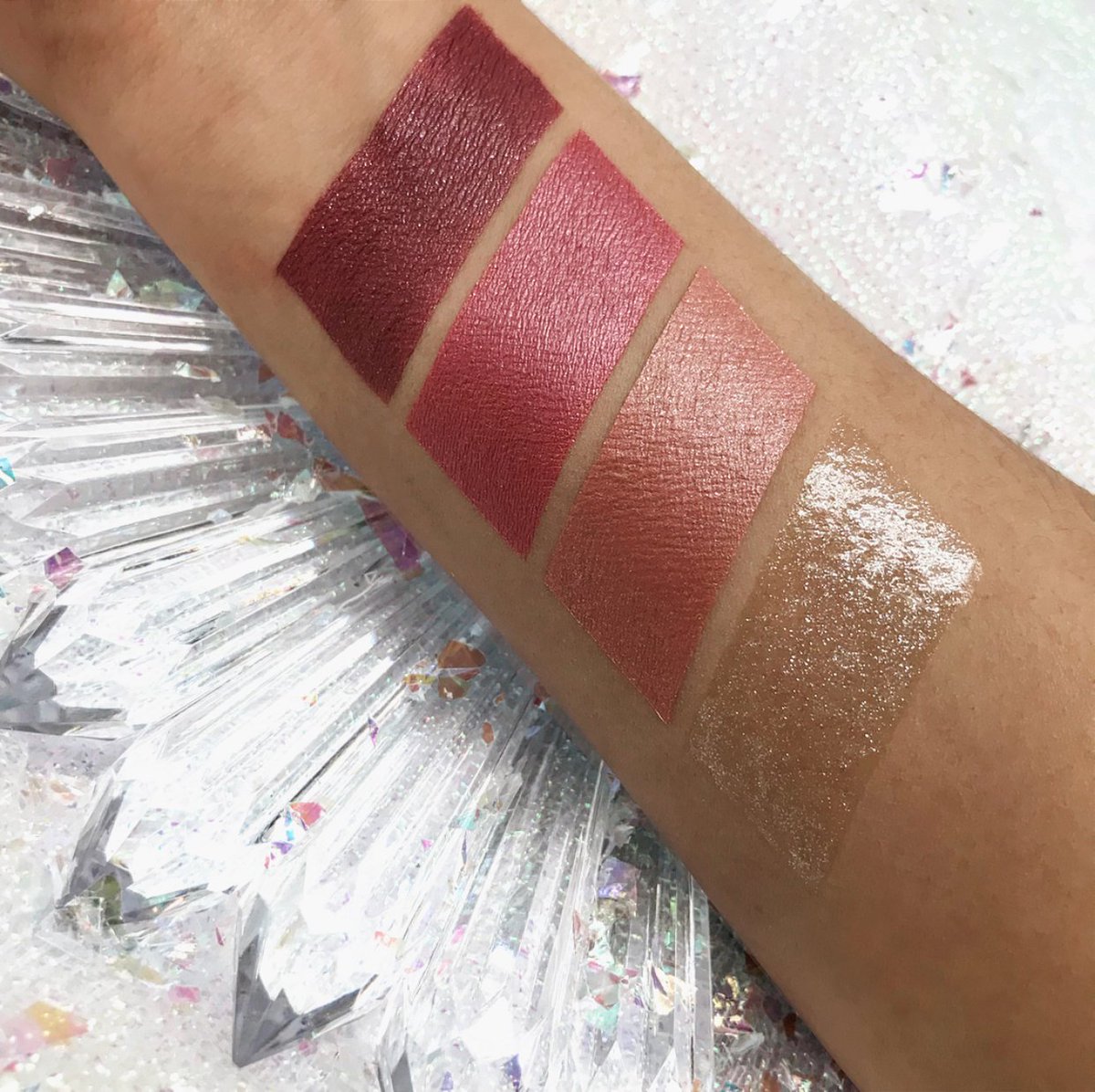 senegence's tweet photo. These three Limited Edition Diamond Collection shades and Diamond Kiss Gloss are formulated with genuine crushed diamonds for a beautiful finish! ✨ #diamondcollection #lipsense https://t.co/MSmEUOoY9D