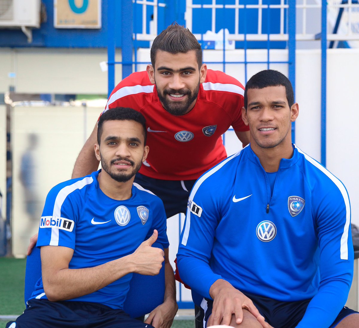 Alhilal_FC's tweet photo. أنهى فريق #الهلال الأول لكرة القدم عصر اليوم الخميس تحضيراته الميدانية؛ استعدادًا لمواجهة مضيفه "القادسية" عند الساعة الـ٠٨:٣٠ من مساء يوم غد الجمعة، في لقاء مؤجل من الجولة الـ١٨ من الدوري السعودي للمحترفين. https://t.co/GFAAX7nCQt