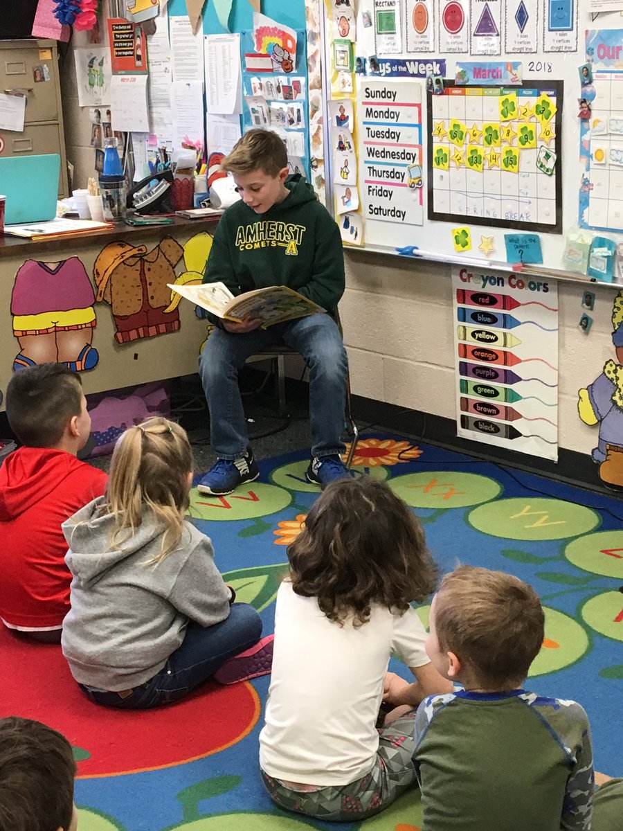PowersElemAP's tweet photo. Landon showing his Comet Pride π« by choosing to read to his sisterβs class! #cometpride #cometcash @LittleCometsPS @Watkin_Nord https://t.co/5Wzq3snRhI