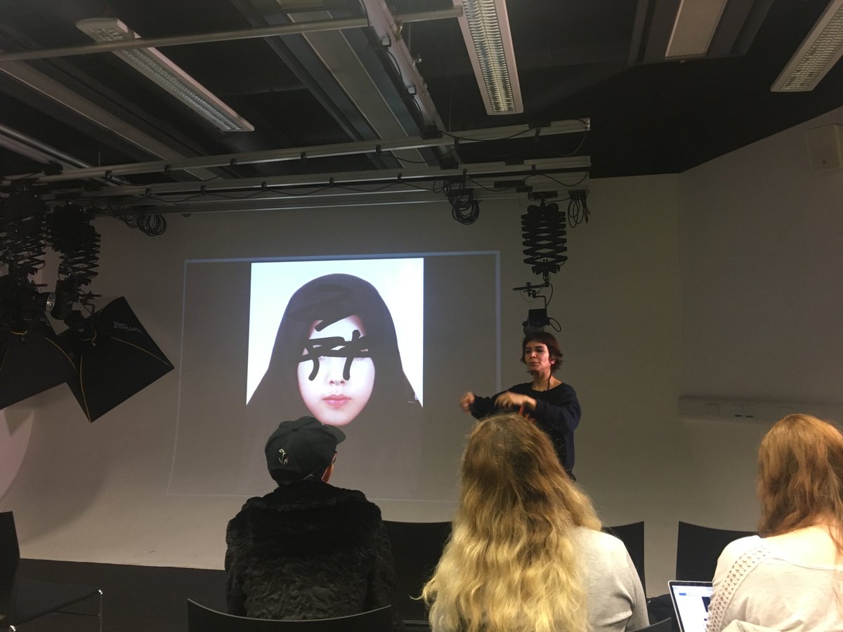 SianMacfarlane's tweet photo. Fantastic talk by @AmakMahmoodian for #picbod today https://t.co/HN5lSxN78C