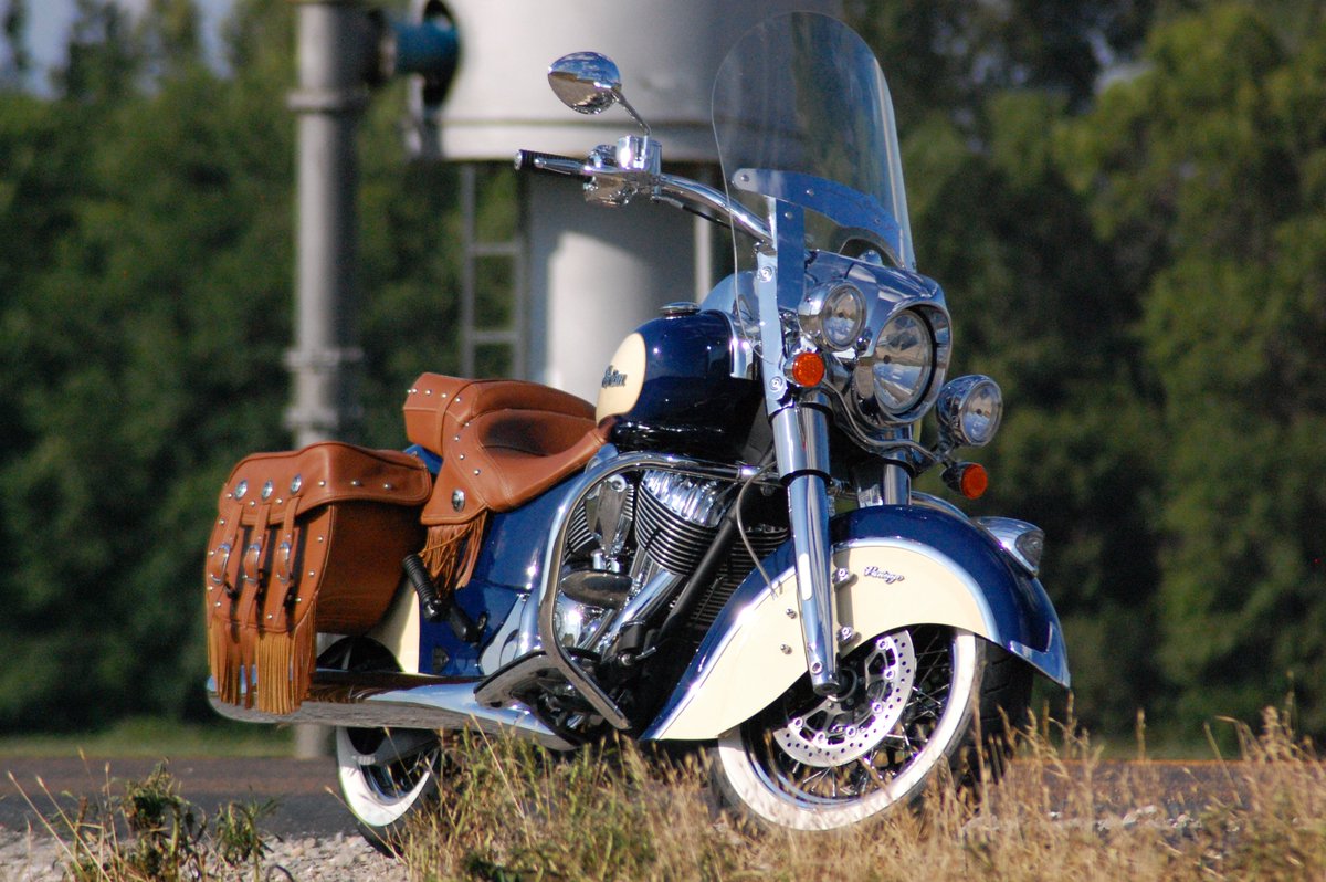 HeadIndianCoMo's tweet photo. It's starting to warm up, who's out riding today? 😎 #IndianMotorcycle #ChiefVintage https://t.co/6rwVcICY9P