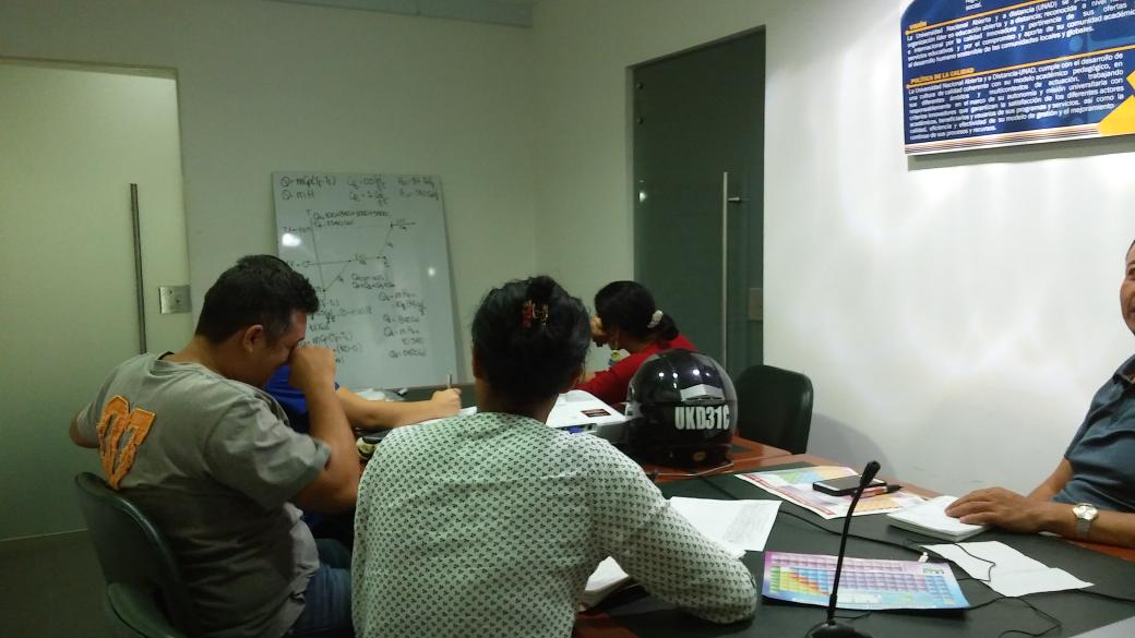 micaneiva's tweet photo. En el CCAV Neiva Cipas de Quimica General marzo 14, @cienciasunad @ECBTI_Neiva @Qca_Gen_unad @maherediar https://t.co/NbW9513WS0