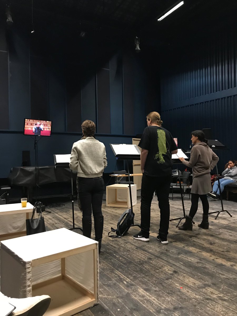 Är det möjligt att framföra en föreställning med hälften av ensemblen på en scen och hälften på en scen någon helt annanstans? Jajamän. Idag testar vi tekniken för just detta tills m <a href="/SpiraJKPG/">Kulturhuset Spira</a> och Operahögskolan. I april kört vi skarpt. Mer info inom kort. #digitalscenkonst