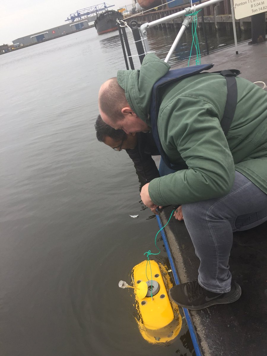 ProdockAdam's tweet photo. Voor het eerst wordt er getest met een varende drone in de Moezelhaven @ProdockAdam https://t.co/gmEVlbMwjO