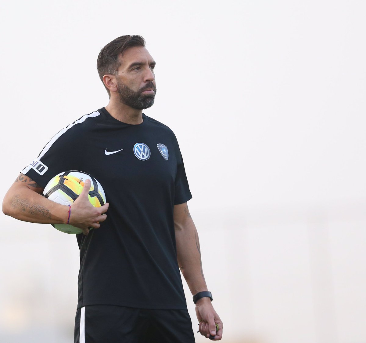 Alhilal_FC's tweet photo. لم يشارك لاعب فريق #الهلال الأول لكرة القدم "سلمان الفرج" بالمران، إذ تواجد في عيادة "بوبا" العربية بمقر النادي؛ نظير تعرّضه لإصابة في العضلة الأمامية. https://t.co/oiOWmcoU9p