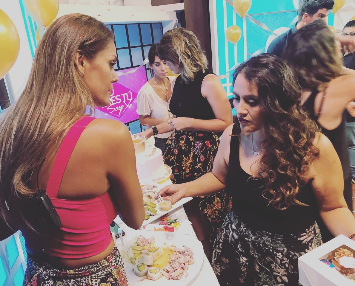 sushi_pe's tweet photo. Ayer estuvimos en el programa @noerestuzl gracias por la invitación y buena onda!! 😉 @zonalatina @ruthgamarra @LauraPrietoV #sushipe #sushidelivery #Vitacura https://t.co/u0ZZoSKbig